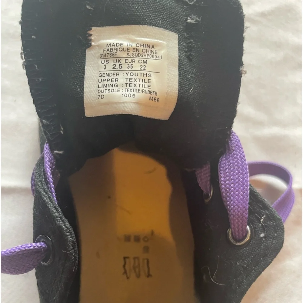 - - Black Low Top Converse Purple Laces kids size 3 EUC